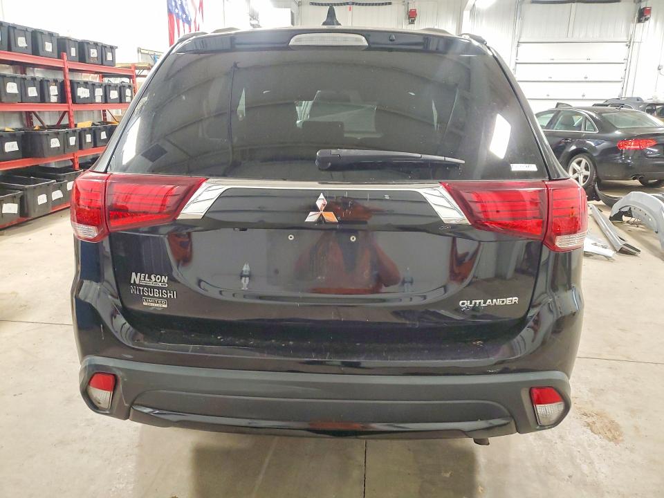 2018 Mitsubishi Outlander მანქანა იყიდება აუქციონზე, vin: JA4AZ3A32JZ031844, აუქციონის ნომერი: 54536926