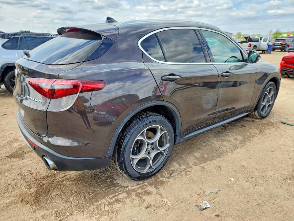 Продаж на аукціоні авто 2018 Alfa Romeo Stelvio, vin: ZASFAKAN0J7C05198, номер лоту: 51625036
