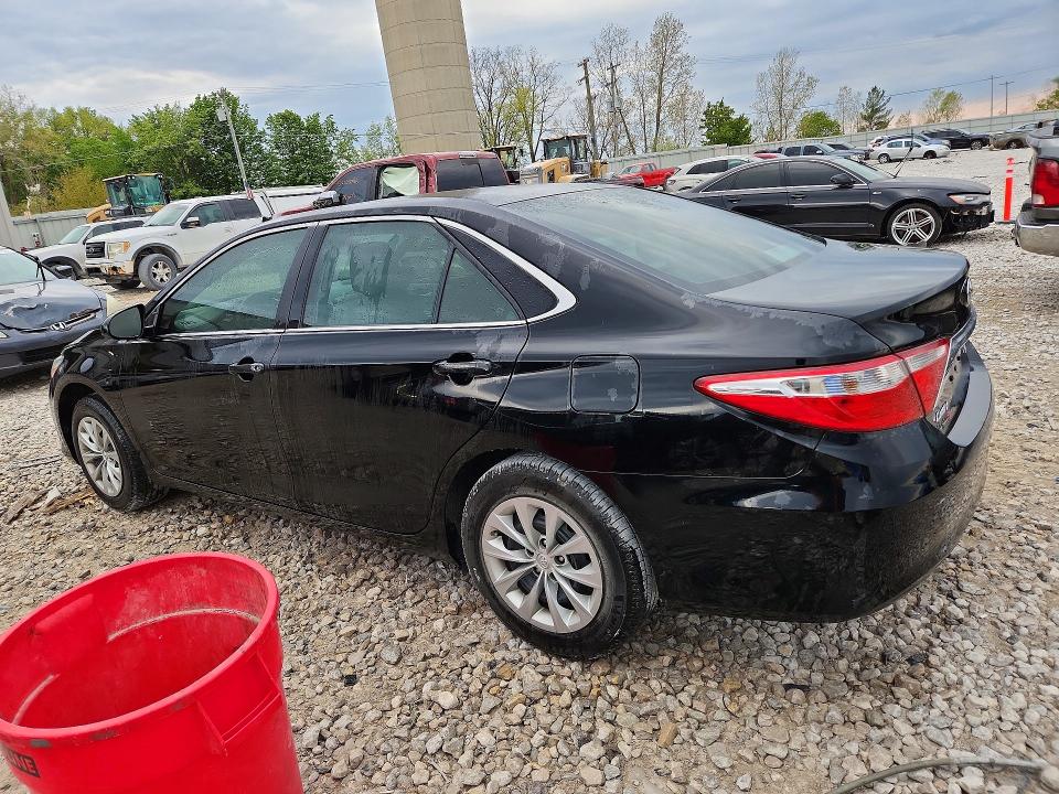 53062526 :رقم المزاد ، 4T1BF1FK8HU283785 vin ، 2017 Toyota Camry مزاد بيع