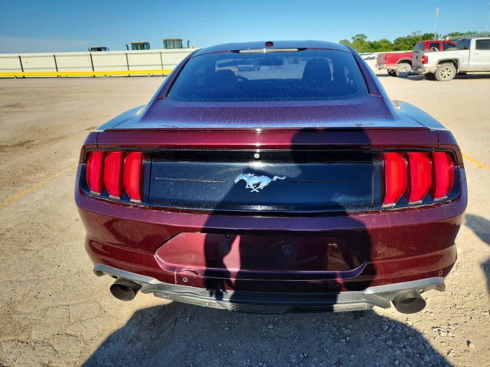 51914236 :رقم المزاد ، 1FA6P8TH7J5105098 vin ، 2018 Ford Mustang مزاد بيع