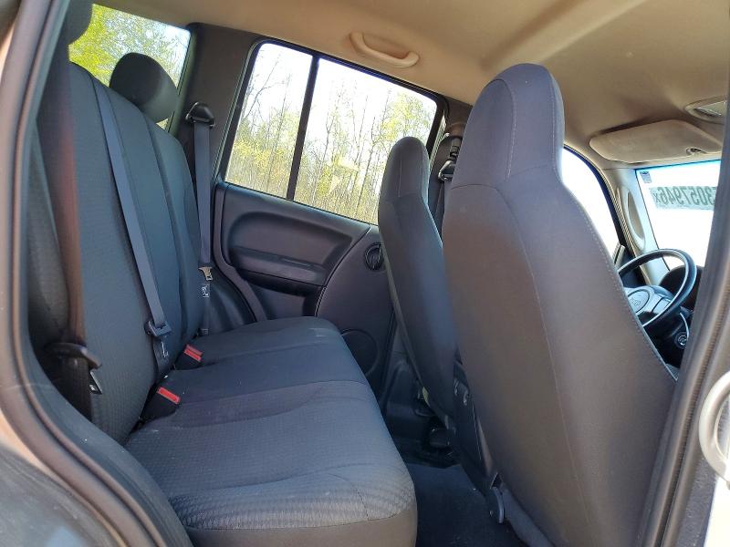 53057946 :رقم المزاد ، 1J4GL48K34W211600 vin ، 2004 Jeep Liberty مزاد بيع