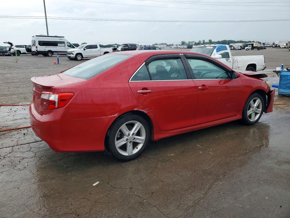 55582206 :رقم المزاد ، 4T1BF1FK7EU728917 vin ، 2014 Toyota Camry مزاد بيع