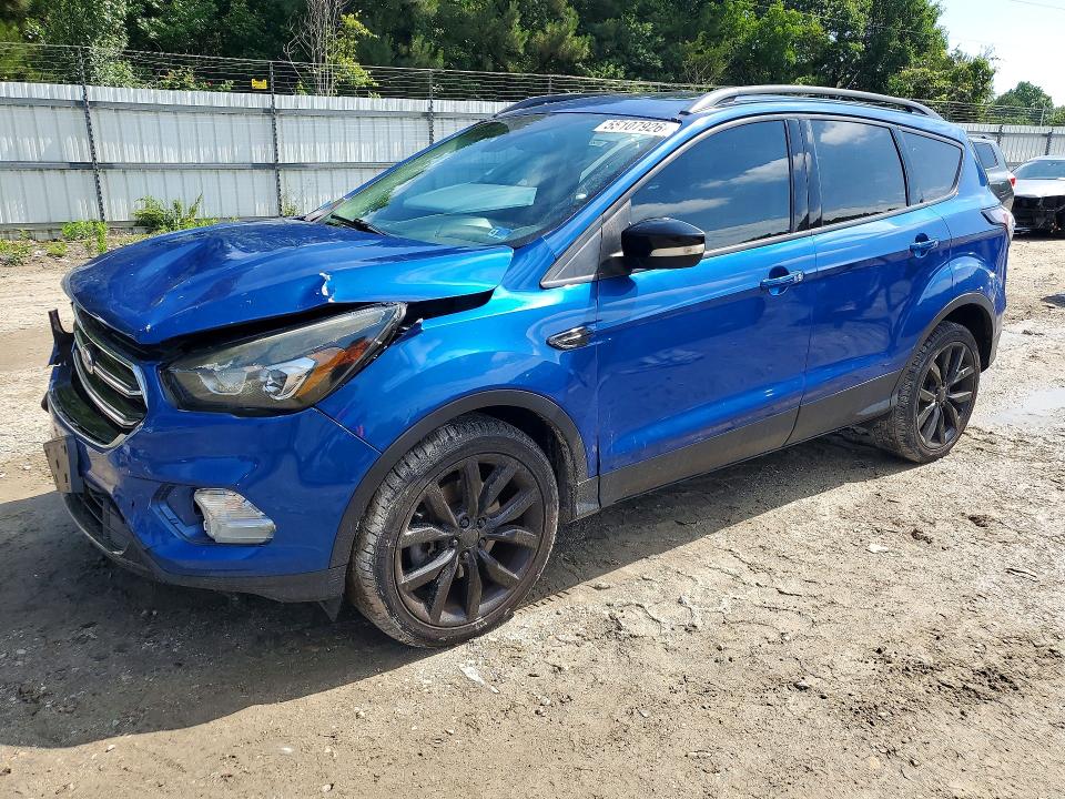 55107926 :رقم المزاد ، 1FMCU9J9XHUC58402 vin ، 2017 Ford Escape مزاد بيع