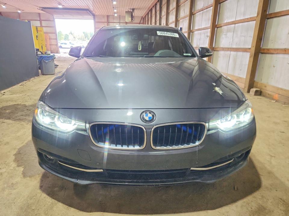 50845386 :رقم المزاد ، WBA8D9C57JEM33528 vin ، 2018 Bmw 330 مزاد بيع
