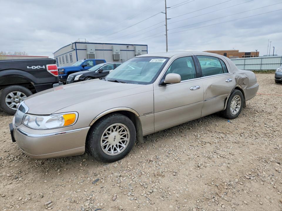 52152086 :رقم المزاد ، 1LNHM82WXXY617095 vin ، 1999 Lincoln Town Car مزاد بيع