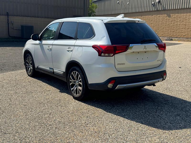 Продажа на аукционе авто 2017 Mitsubishi Outlander, vin: JA4AZ3A3XHZ004630, номер лота: 53308386
