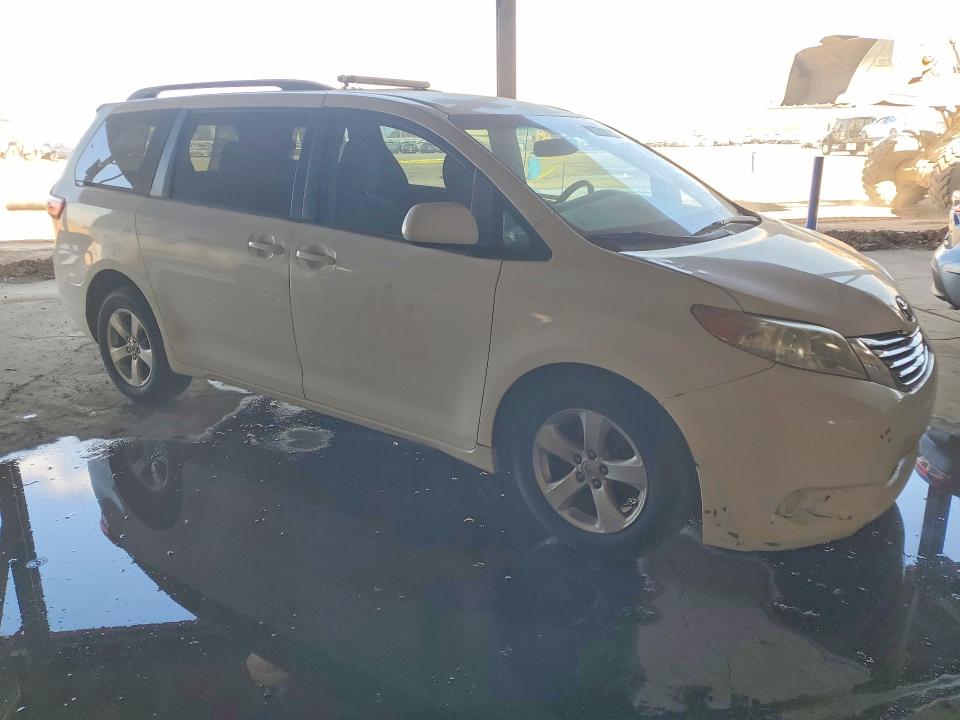 Продажа на аукционе авто 2015 Toyota Sienna, vin: 5TDKK3DC8FS558483, номер лота: 48571796