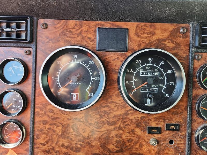 52701756 :رقم المزاد ، 1XKADU9X8YR841639 vin ، 2000 Kenworth Construction مزاد بيع