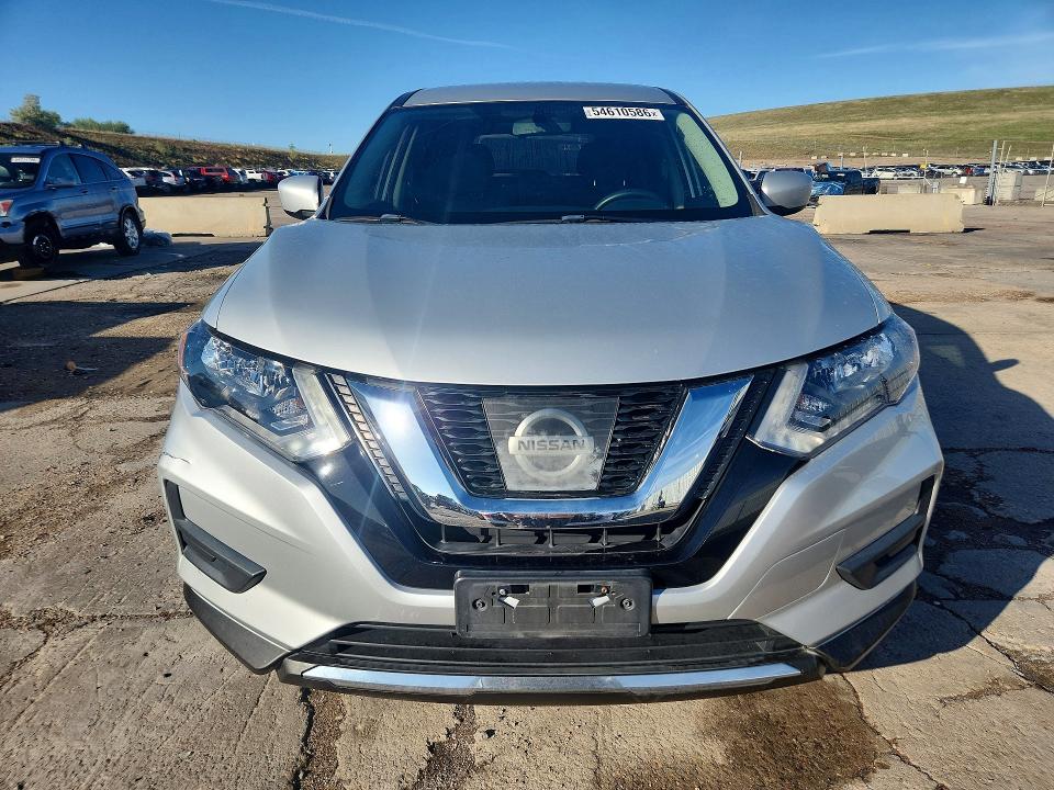 54610586 :رقم المزاد ، KNMAT2MVXHP587811 vin ، 2017 Nissan Rogue مزاد بيع