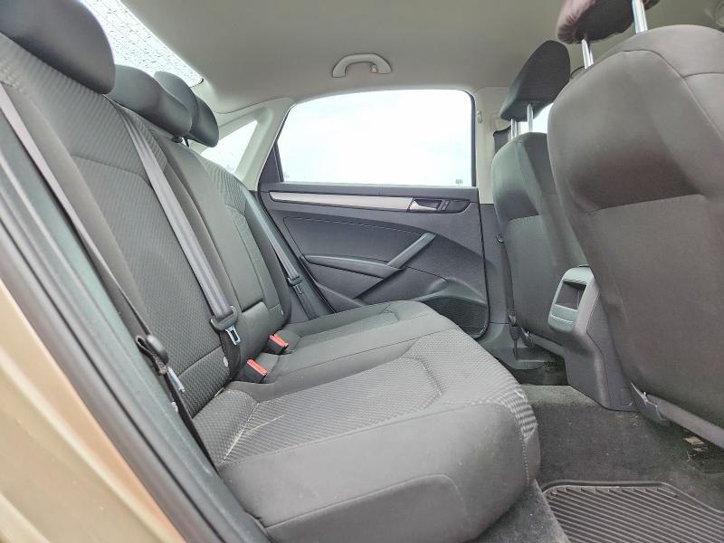 53529266 :رقم المزاد ، 1VWAT7A31FC072763 vin ، 2015 Volkswagen Passat مزاد بيع