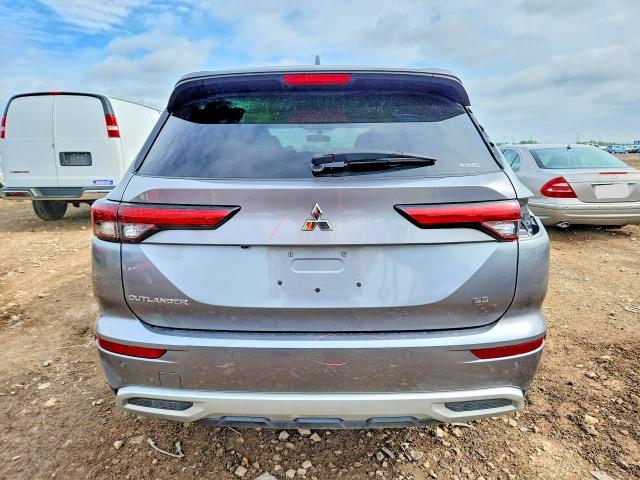 53532066 :رقم المزاد ، JA4J4UA81NZ086596 vin ، 2022 Mitsubishi Outlander مزاد بيع