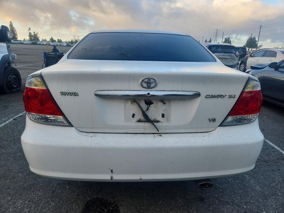 55221276 :رقم المزاد ، 4T1BF32K35U085063 vin ، 2005 Toyota Camry مزاد بيع