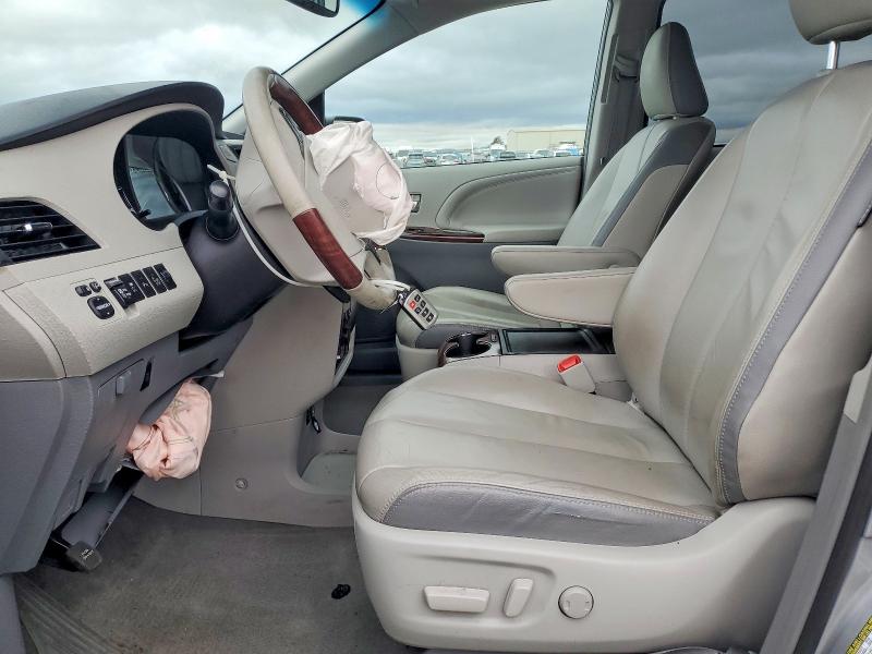 55200846 :رقم المزاد ، 5TDDK3DC5ES093880 vin ، 2014 Toyota Sienna مزاد بيع