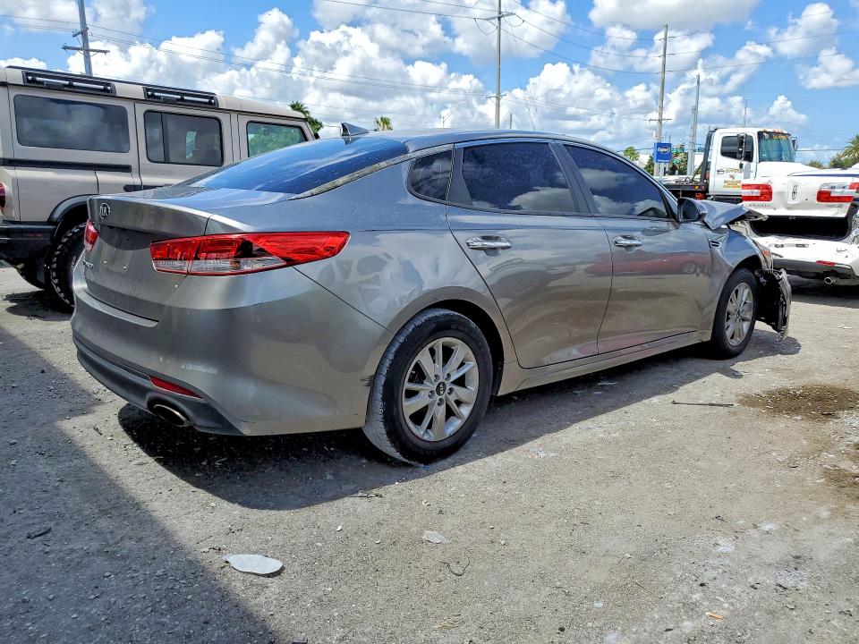 2016 Kia Optima მანქანა იყიდება აუქციონზე, vin: 5XXGT4L30GG028635, აუქციონის ნომერი: 53982776