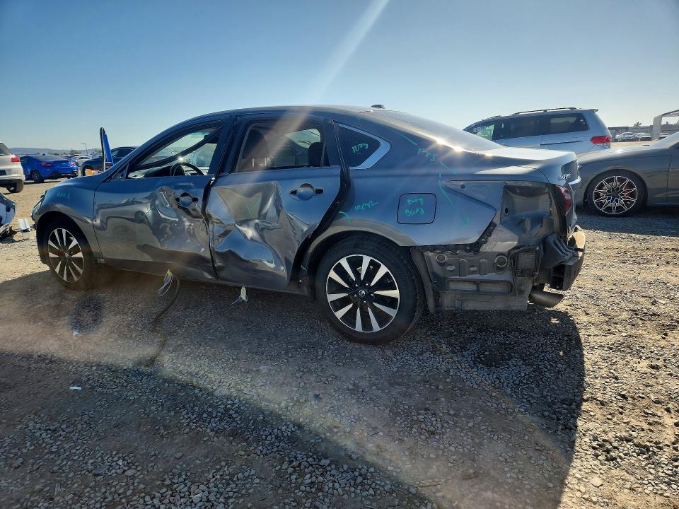 52258286 :رقم المزاد ، 1N4AL3AP1JC240012 vin ، 2018 Nissan Altima مزاد بيع