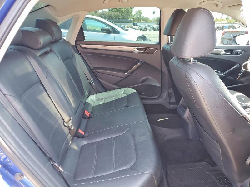 53948426 :رقم المزاد ، 1VWDT7A31HC049547 vin ، 2017 Volkswagen Passat مزاد بيع