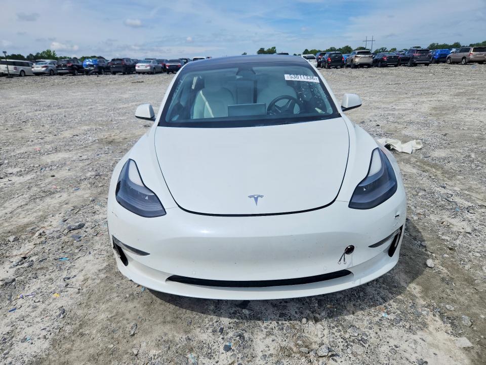 53011336 :رقم المزاد ، 5YJ3E1EA0NF111002 vin ، 2022 Tesla Model 3 مزاد بيع