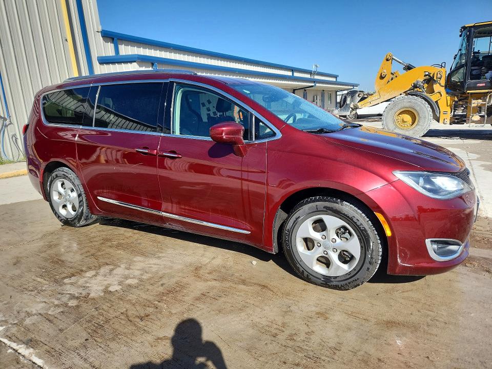 52966256 :رقم المزاد ، 2C4RC1EG2HR515951 vin ، 2017 Chrysler Pacifica مزاد بيع