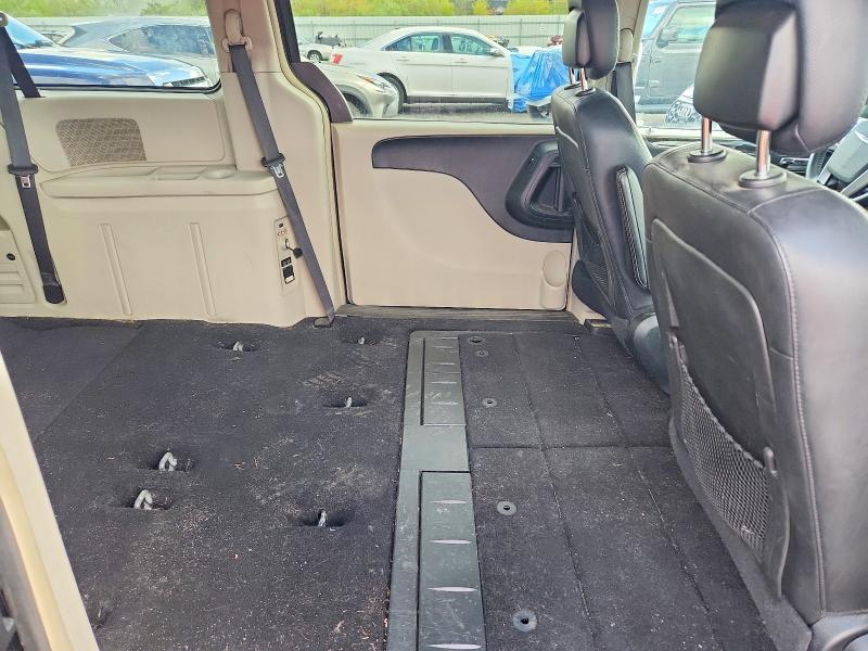 52660386 :رقم المزاد ، 2C4RC1BG5FR589138 vin ، 2015 Chrysler Town & Country مزاد بيع