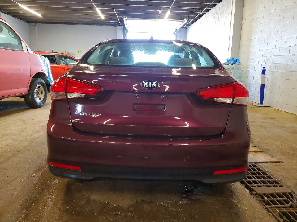 53055756 :رقم المزاد ، 3KPFL4A74JE199423 vin ، 2018 Kia Forte مزاد بيع