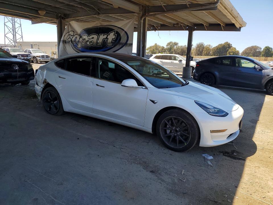 54176506 :رقم المزاد ، 5YJ3E1EA0JF023044 vin ، 2018 Tesla Model 3 مزاد بيع