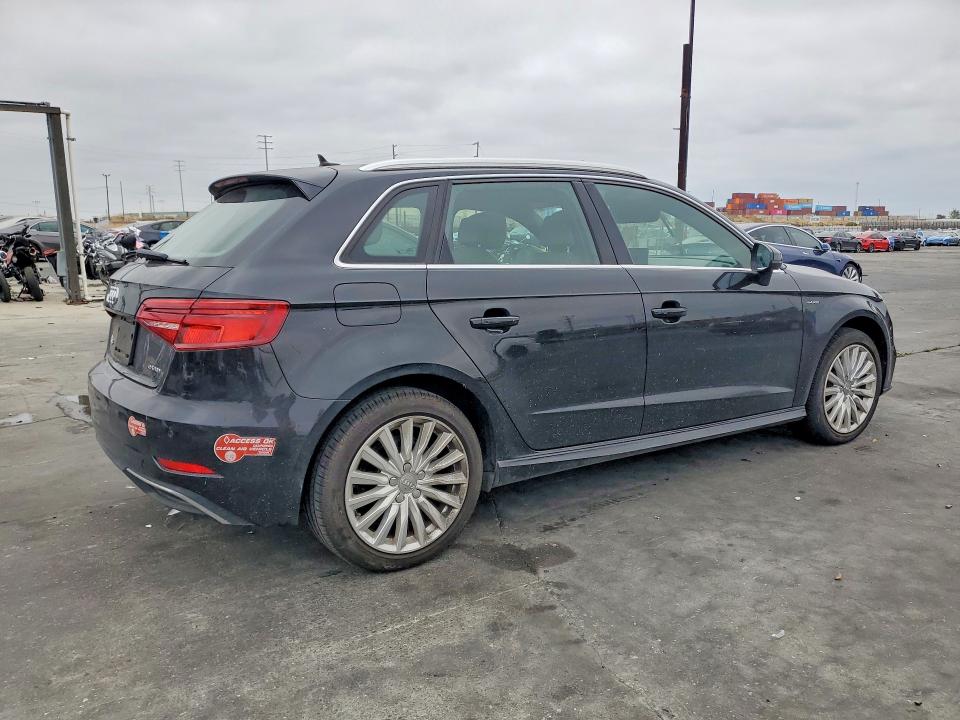 Aukcja sprzedaży 2018 Audi A3, vin: WAUTPBFFXJA083770, numer aukcji: 53663256