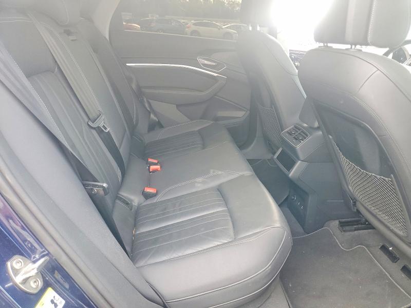 55507256 :رقم المزاد ، WA1AAAGE2NB022824 vin ، 2022 Audi E-tron مزاد بيع