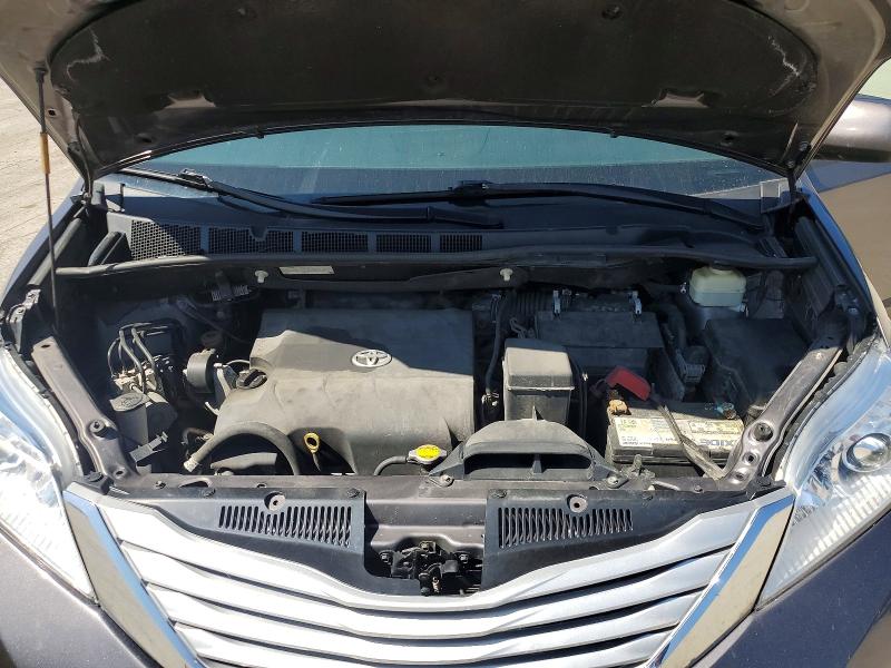 55016796 :رقم المزاد ، 5TDDK3DC8FS111872 vin ، 2015 Toyota Sienna مزاد بيع