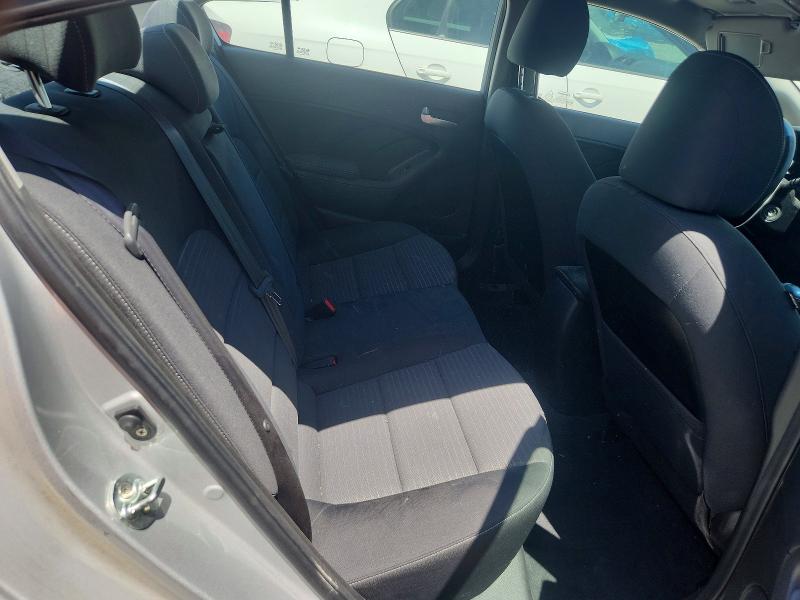 53053636 :رقم المزاد ، 3KPFL4A73HE145038 vin ، 2017 Kia Forte مزاد بيع