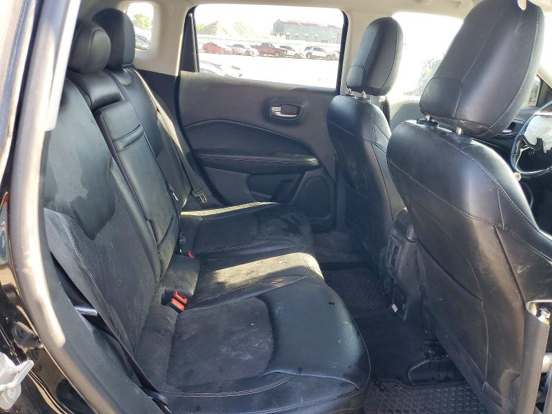 51919756 :رقم المزاد ، 3C4NJDBB9JT392571 vin ، 2018 Jeep Compass مزاد بيع