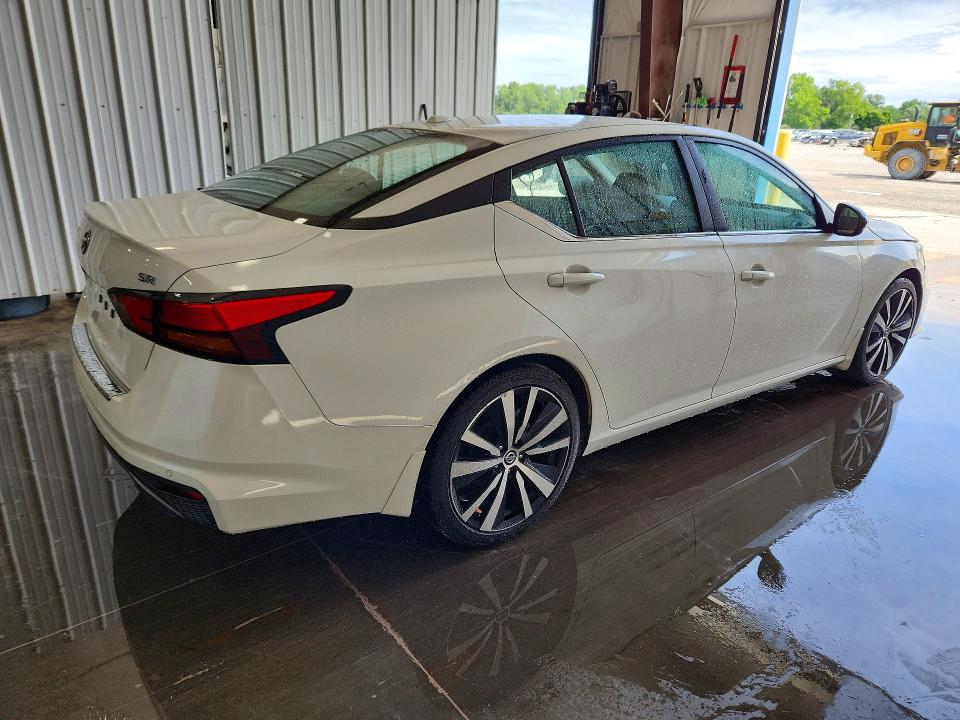 48696616 :رقم المزاد ، 1N4BL4CV6NN347282 vin ، 2022 Nissan Altima مزاد بيع