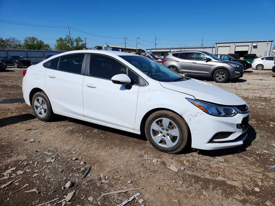 52240186 :رقم المزاد ، 1G1BC5SM6J7113403 vin ، 2018 Chevrolet Cruze مزاد بيع