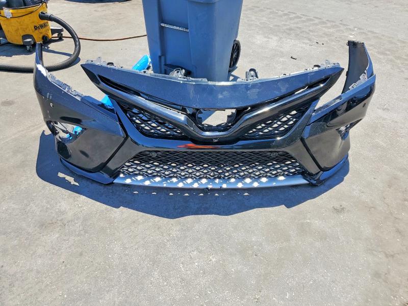 53955866 :رقم المزاد ، 4T1BZ1HK2JU021108 vin ، 2018 Toyota Camry مزاد بيع