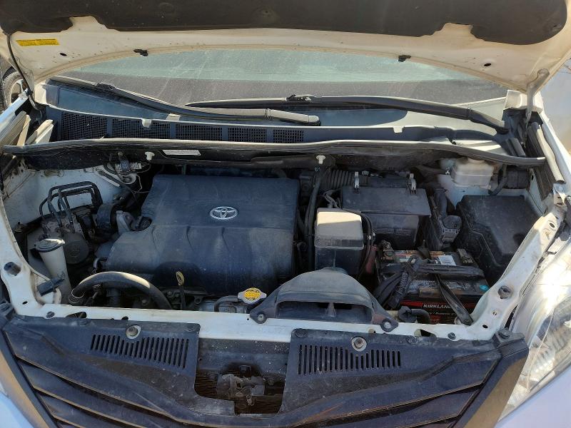 53013016 :رقم المزاد ، 5TDZK3DC8DS391912 vin ، 2013 Toyota Sienna مزاد بيع