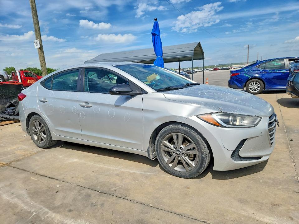 52705106 :رقم المزاد ، 5NPD84LF8HH092104 vin ، 2017 Hyundai Elantra مزاد بيع