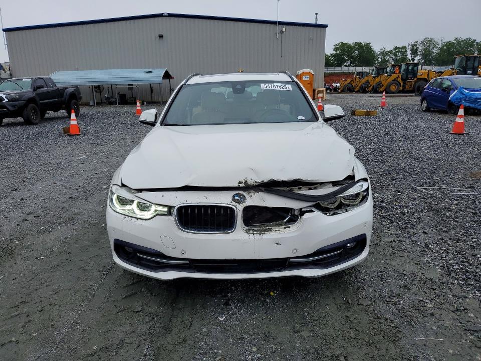 54701526 :رقم المزاد ، WBA8K3C38HA023176 vin ، 2017 Bmw 330 مزاد بيع