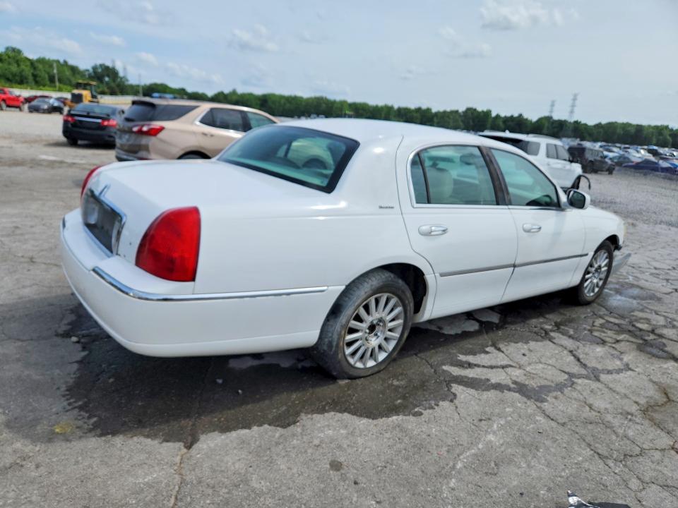 2003 Lincoln Town Car მანქანა იყიდება აუქციონზე, vin: 1LNHM81W13Y692120, აუქციონის ნომერი: 53987456