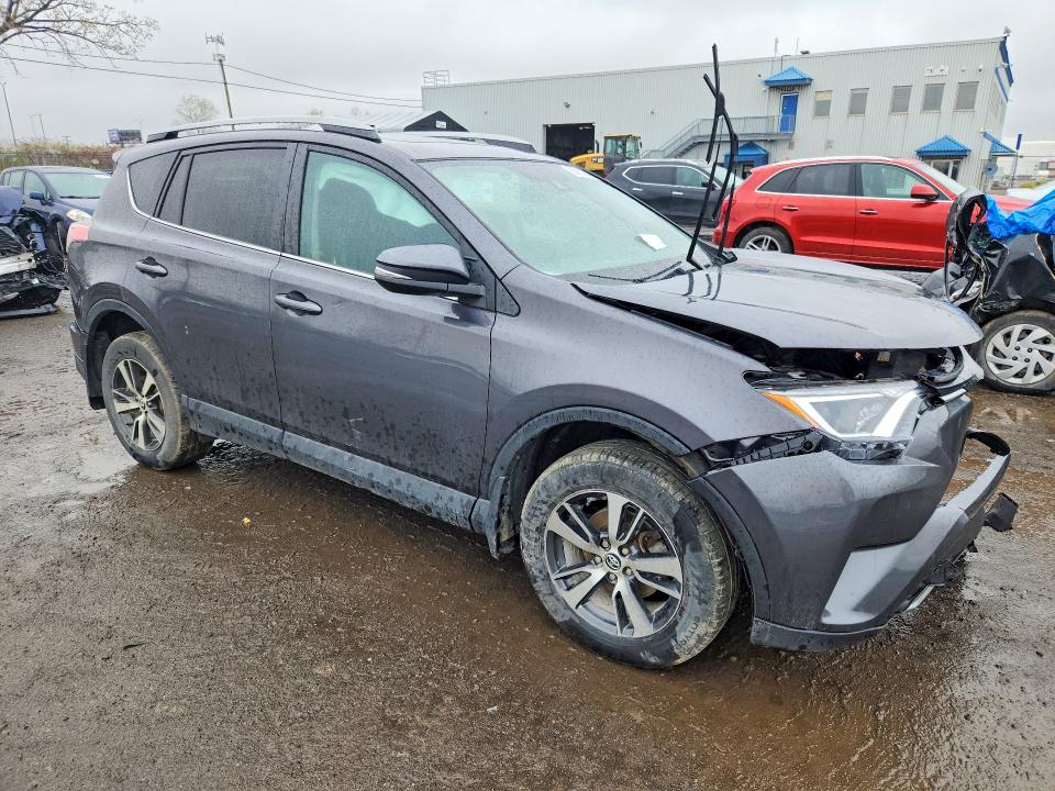 52132746 :رقم المزاد ، 2T3RFREV7JW700321 vin ، 2018 Toyota Rav4 مزاد بيع