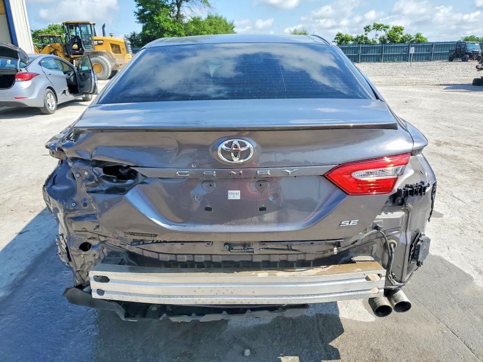 52784616 :رقم المزاد ، 4T1B11HK0JU128746 vin ، 2018 Toyota Camry مزاد بيع