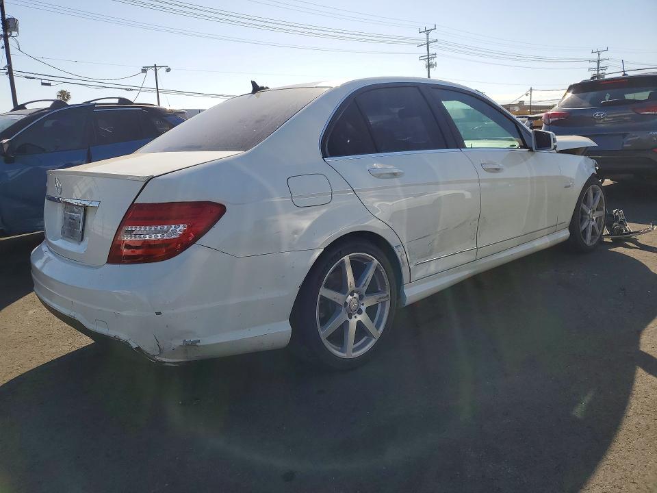 53006626 :رقم المزاد ، WDDGF4HB0CA686071 vin ، 2012 Mercedes-benz C مزاد بيع