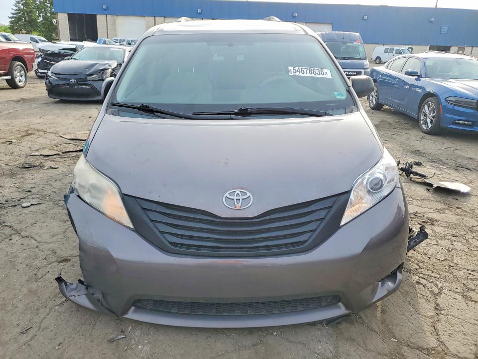 54678636 :رقم المزاد ، 5TDZK3DC4BS108726 vin ، 2011 Toyota Sienna مزاد بيع