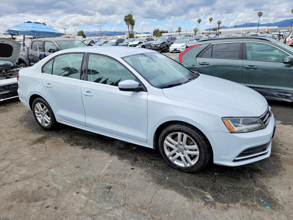 52197576 :رقم المزاد ، 3VW2B7AJ5HM356730 vin ، 2017 Volkswagen Jetta مزاد بيع