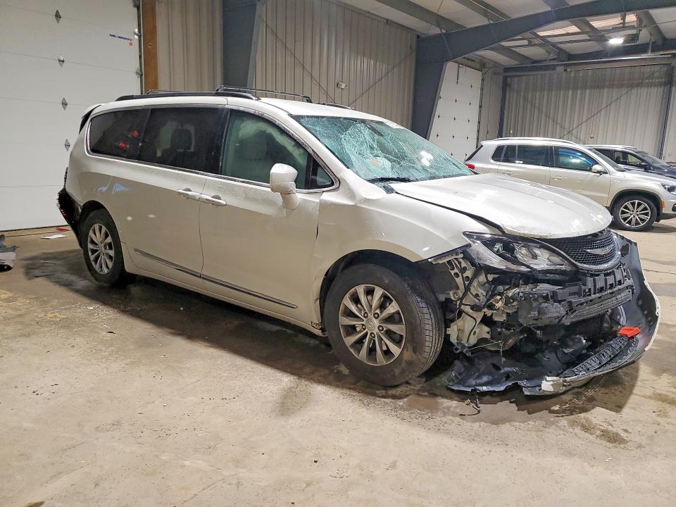 53163966 :رقم المزاد ، 2C4RC1BG2HR688244 vin ، 2017 Chrysler Pacifica مزاد بيع