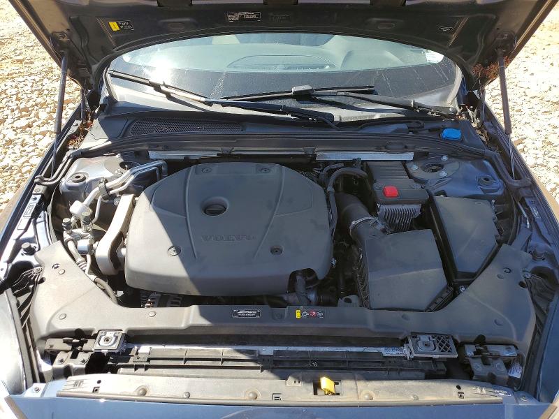 53611536 :رقم المزاد ، 7JR102FK1MG095191 vin ، 2021 Volvo S60 مزاد بيع
