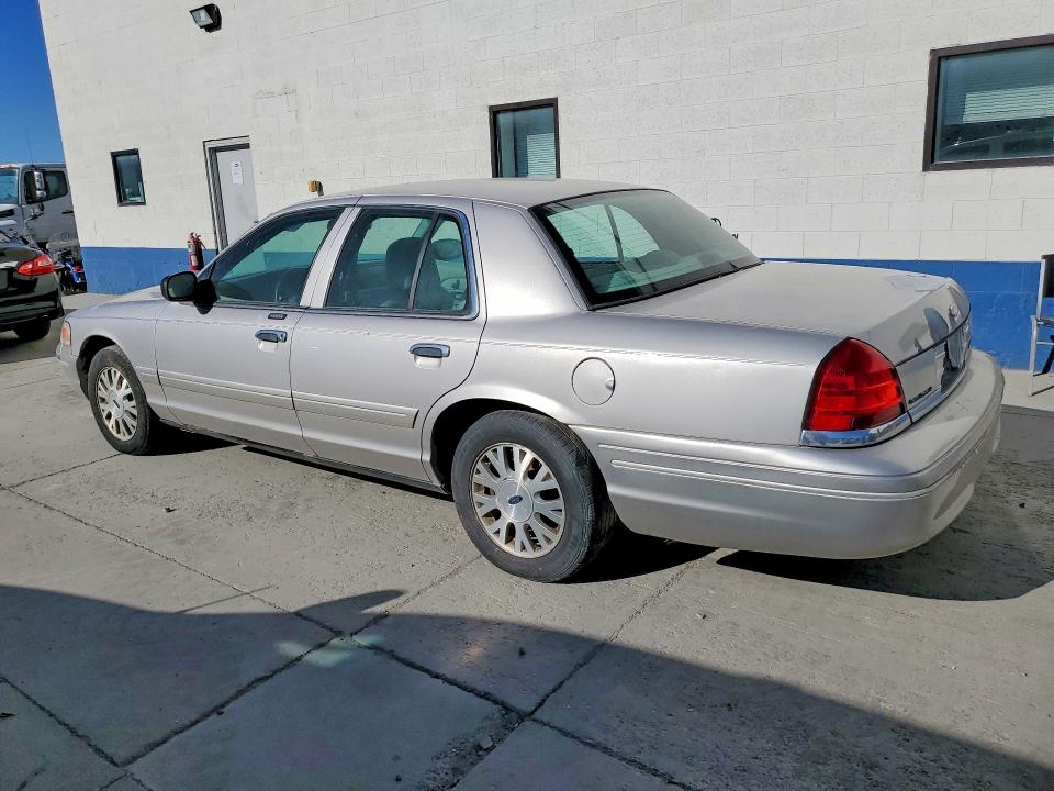 2004 Ford Crown Victoria მანქანა იყიდება აუქციონზე, vin: 2FAFP74WX4X132158, აუქციონის ნომერი: 55100066