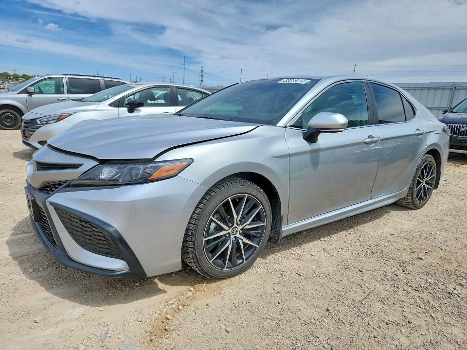 Auction sale of the 2024 Toyota Camry, vin: 4T1G11AK3RU847551, lot number: 52016756