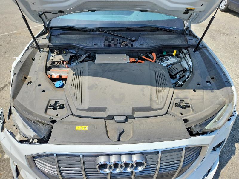Продажа на аукционе авто 2022 Audi E-tron, vin: WA1AAAGE9NB024506, номер лота: 51901576