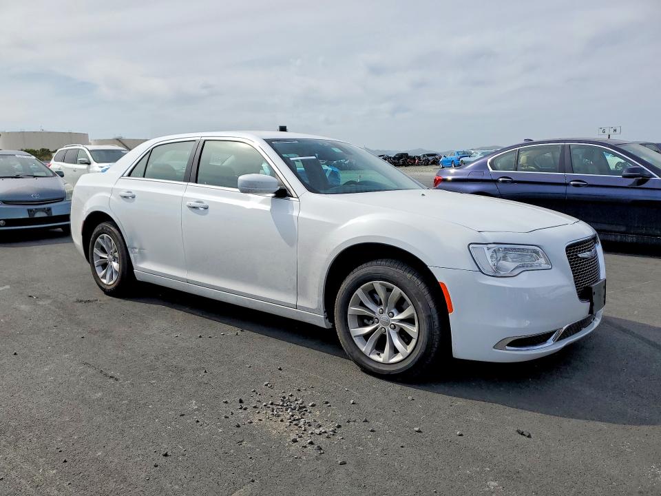 52194246 :رقم المزاد ، 2C3CCAAG2FH779741 vin ، 2015 Chrysler 300 مزاد بيع