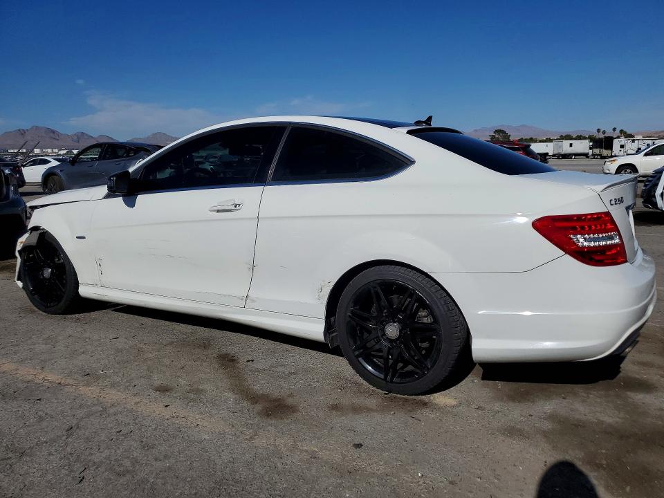 2015 Mercedes-benz C მანქანა იყიდება აუქციონზე, vin: WDDGJ4HB7FG389458, აუქციონის ნომერი: 52851456