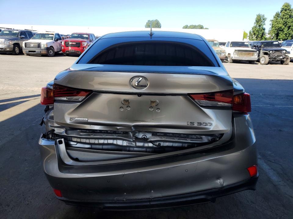 53708366 :رقم المزاد ، JTHBA1D24J5076900 vin ، 2018 Lexus Is مزاد بيع